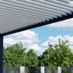 Smart-Pergola-mit-beweglichen-Lamellen-Bioline