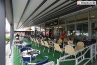 Römische-massive-Pergola-als-Überdachung-eines-Restaurants